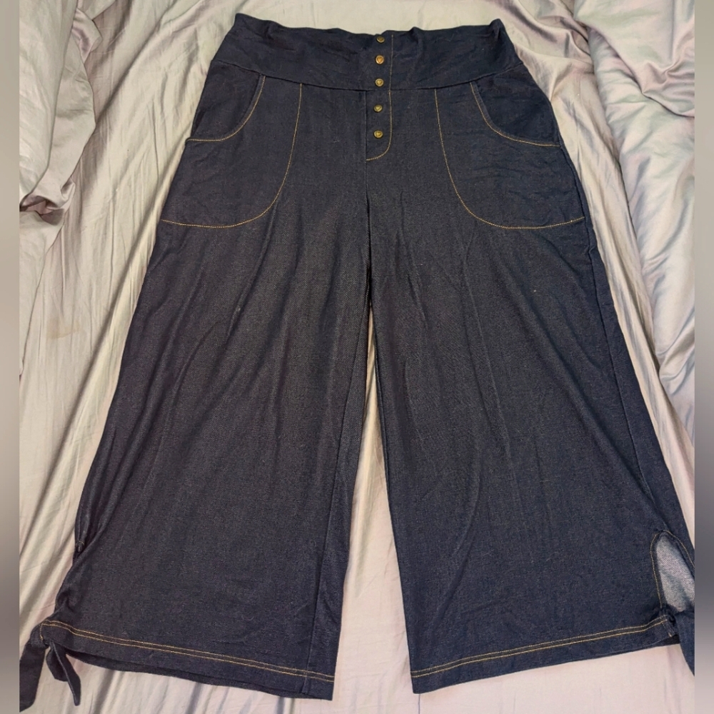Effie's Heart Black Cropped Pants